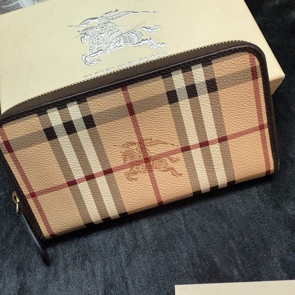 Burberry Checkered Wallet - Picture 2 of 14
